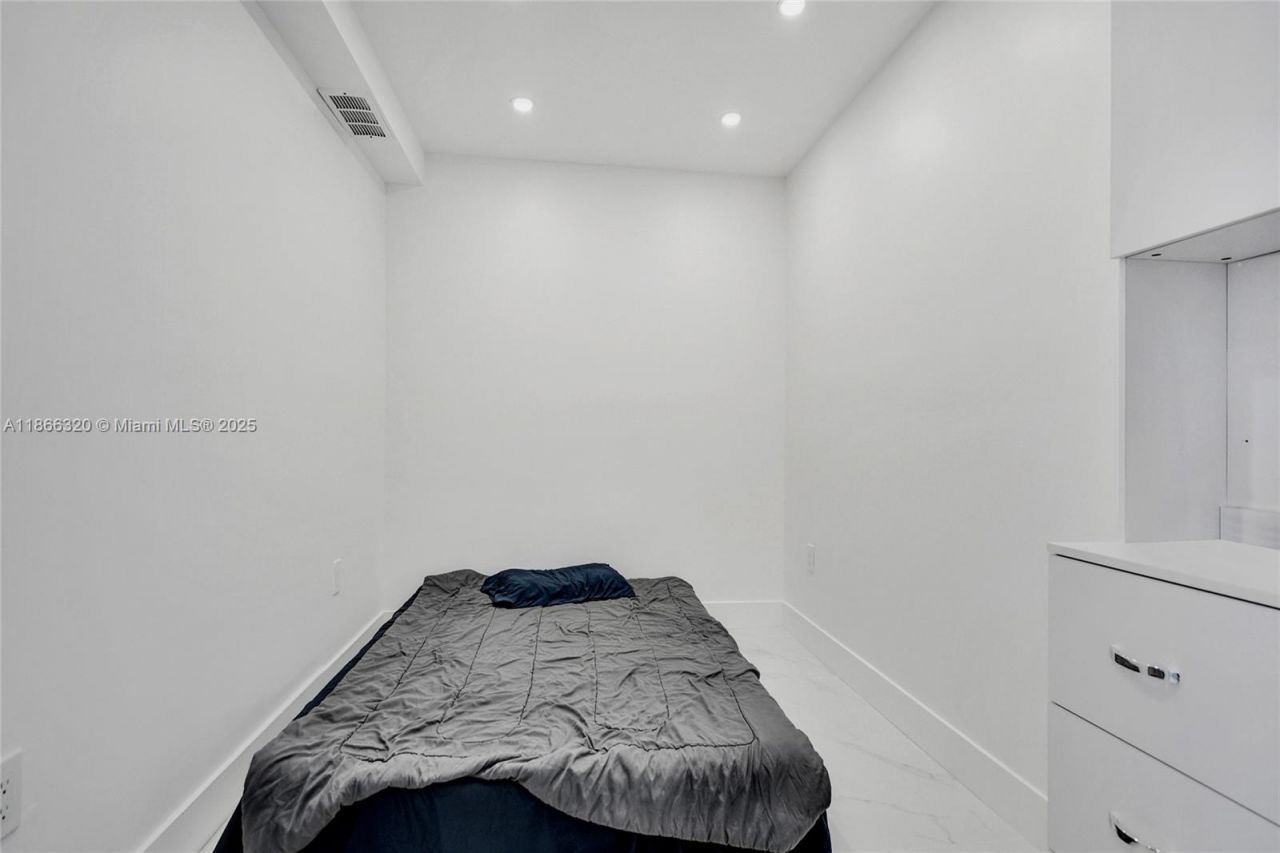 1985 S Ocean Dr, Unit PHK, Hallandale Beach, FL 33009 Photo