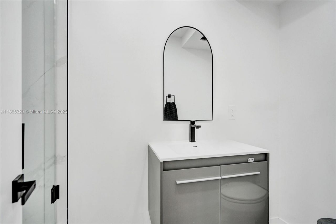 1985 S Ocean Dr, Unit PHK, Hallandale Beach, FL 33009 Photo