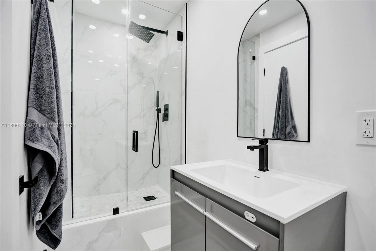 1985 S Ocean Dr, Unit PHK, Hallandale Beach, FL 33009 Photo