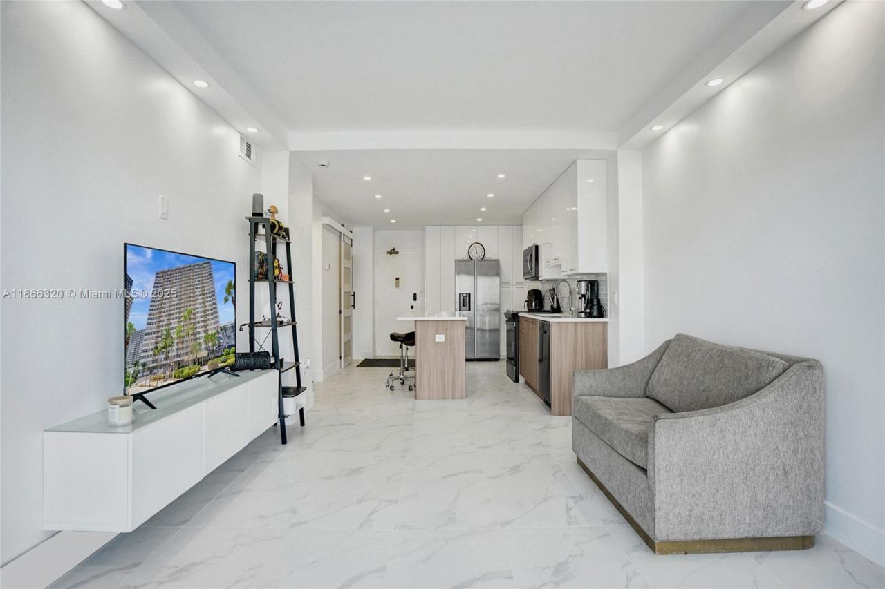 1985 S Ocean Dr, Unit PHK, Hallandale Beach, FL 33009 Photo