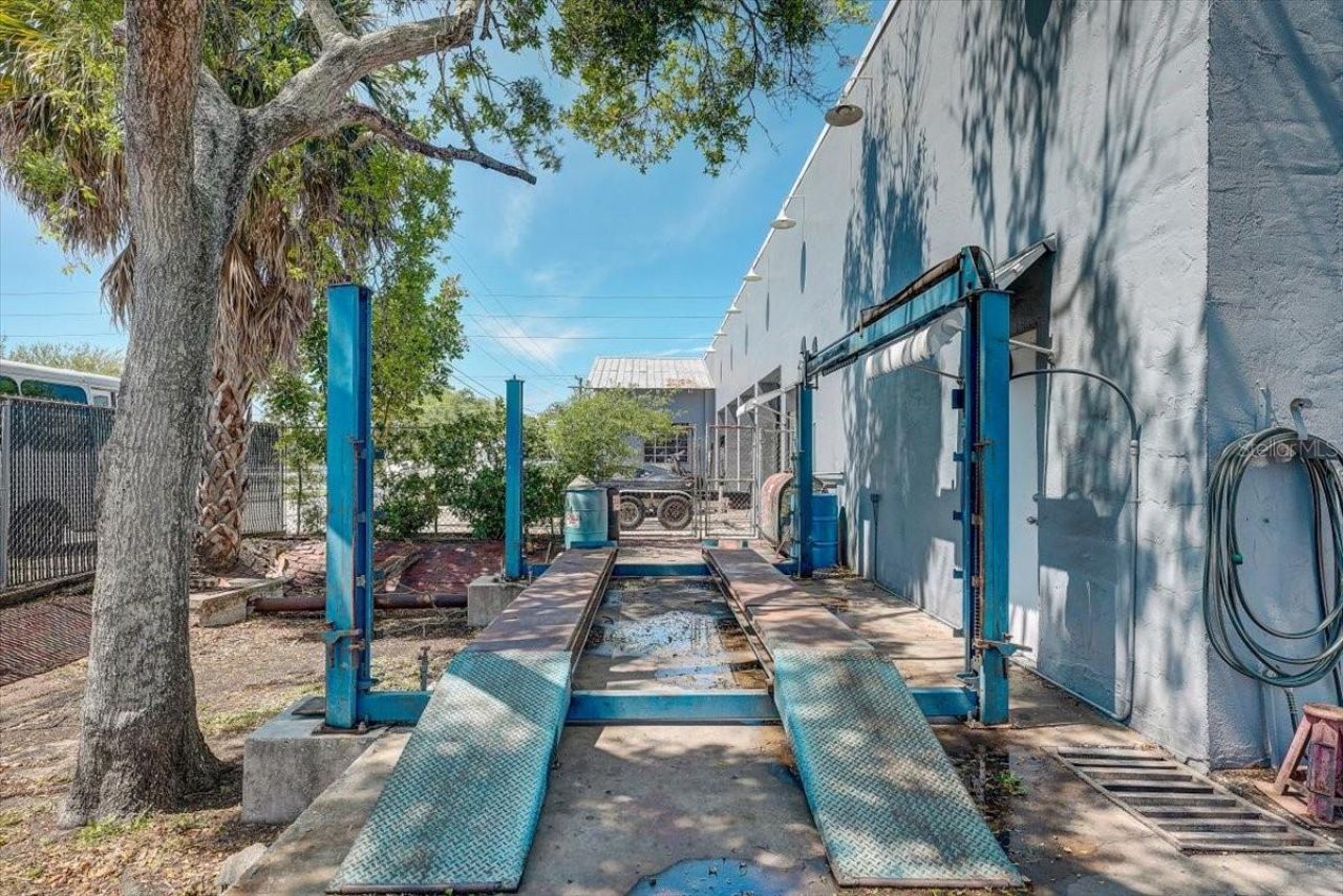 1010 Alt 19, Palm Harbor, FL 34683 Photo