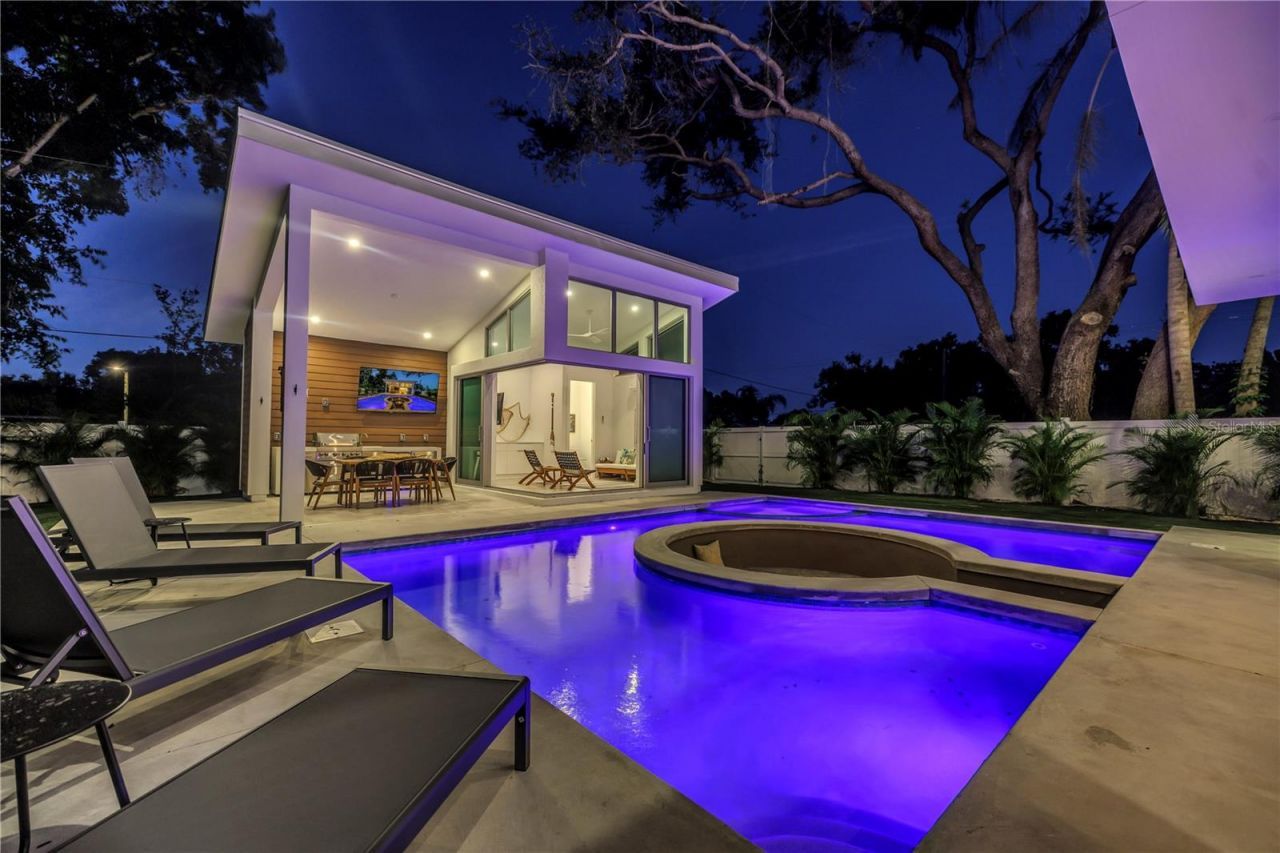 2065 Goldenrod Street, Sarasota, FL 34239 Photo