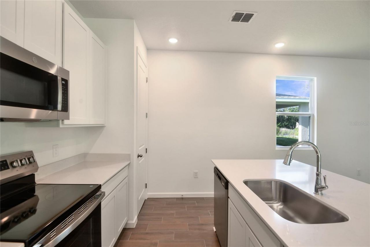 738 Lake Dell Avenue, Dundee, FL 33838 Photo