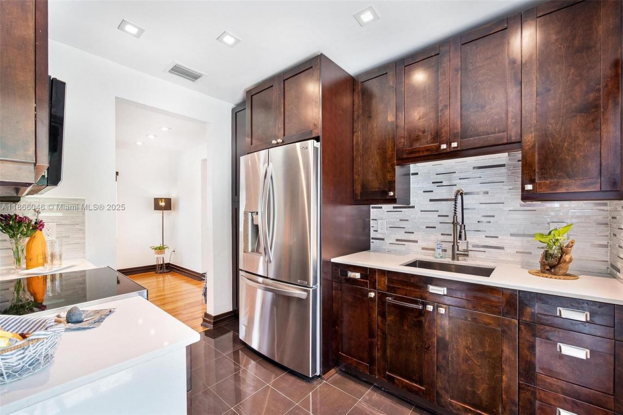 6320 NW 41st St, Virginia Gardens, FL 33166 Photo