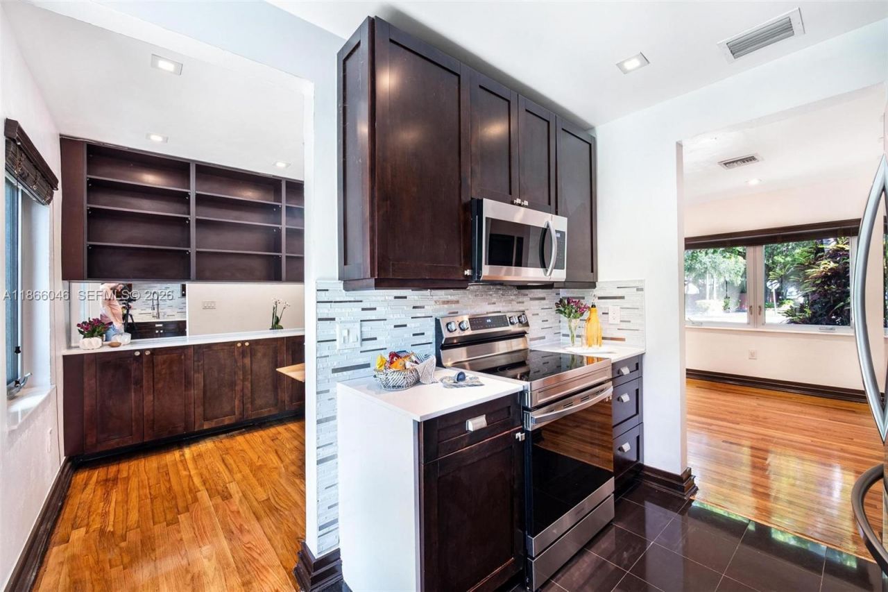 6320 NW 41st St, Virginia Gardens, FL 33166 Photo