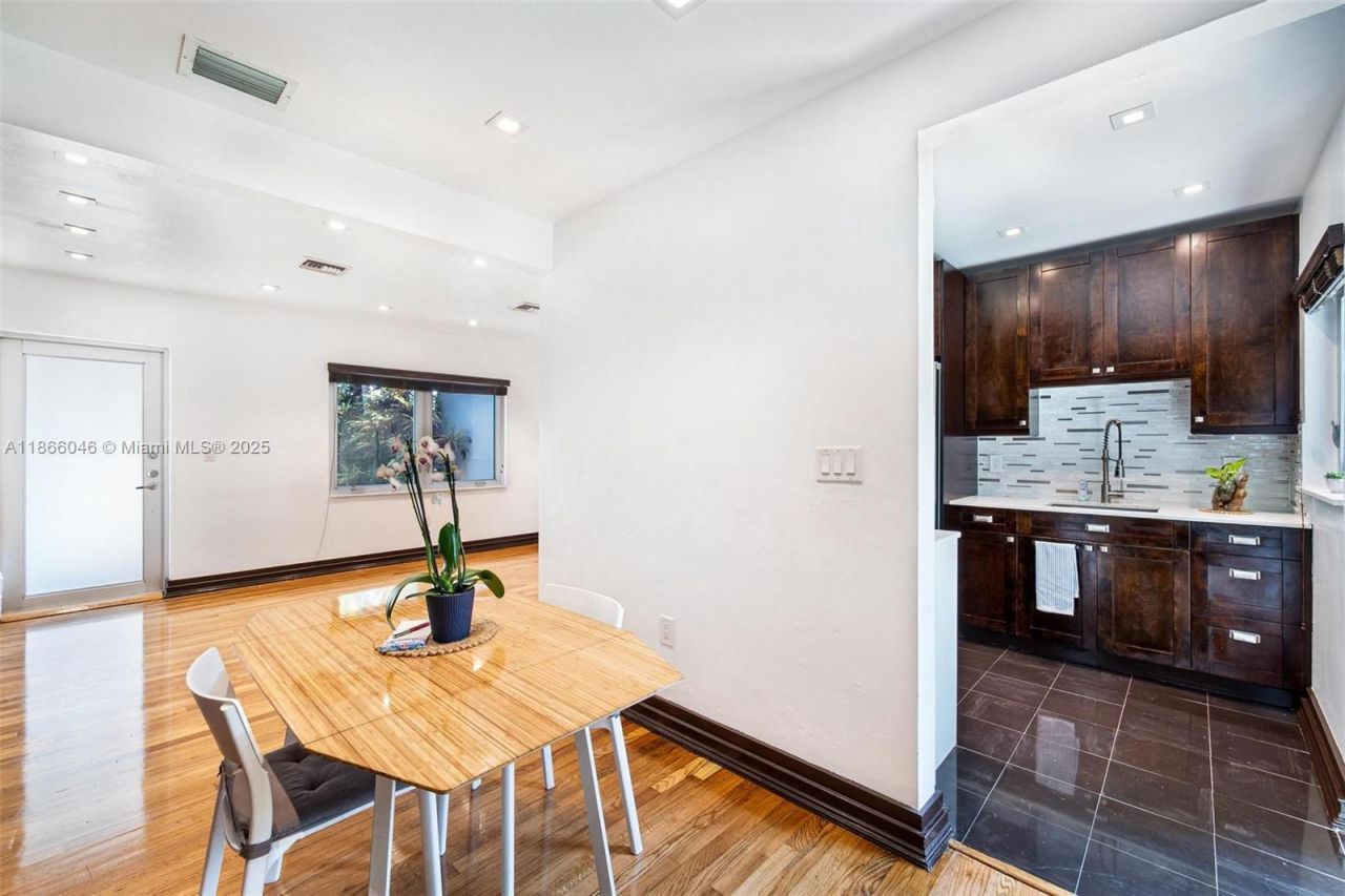 6320 NW 41st St, Virginia Gardens, FL 33166 Photo