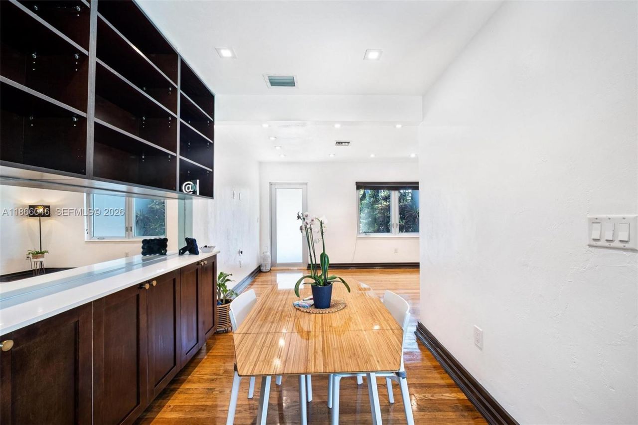 6320 NW 41st St, Virginia Gardens, FL 33166 Photo