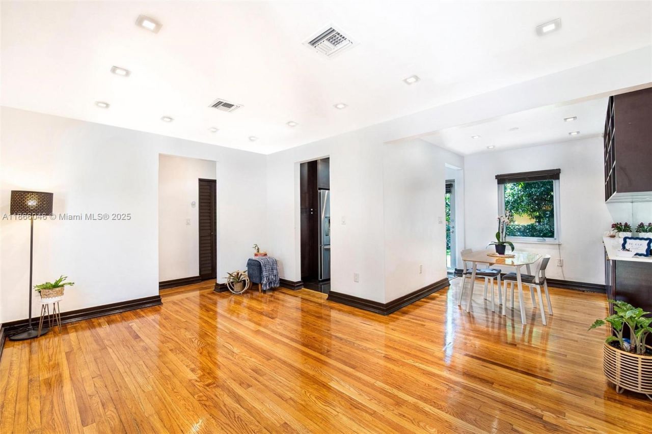 6320 NW 41st St, Virginia Gardens, FL 33166 Photo