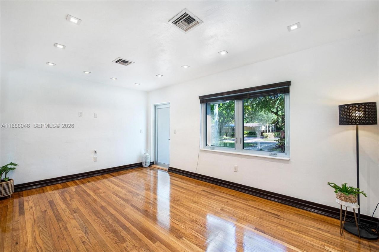 6320 NW 41st St, Virginia Gardens, FL 33166 Photo