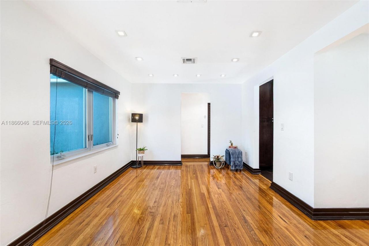 6320 NW 41st St, Virginia Gardens, FL 33166 Photo