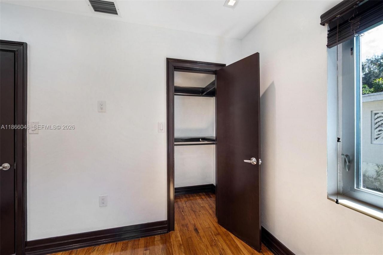 6320 NW 41st St, Virginia Gardens, FL 33166 Photo