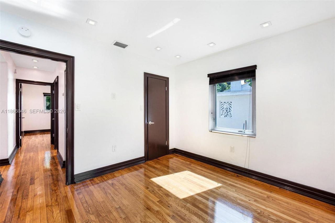 6320 NW 41st St, Virginia Gardens, FL 33166 Photo