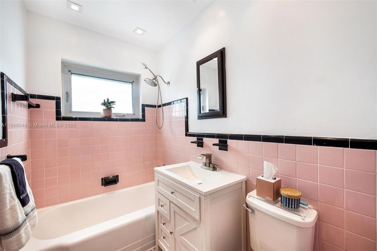 6320 NW 41st St, Virginia Gardens, FL 33166 Photo