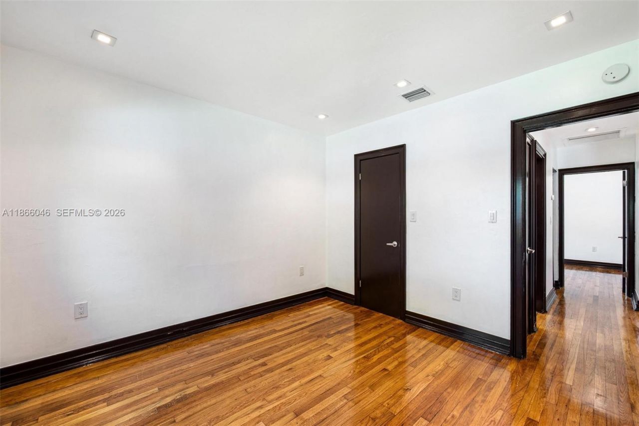 6320 NW 41st St, Virginia Gardens, FL 33166 Photo