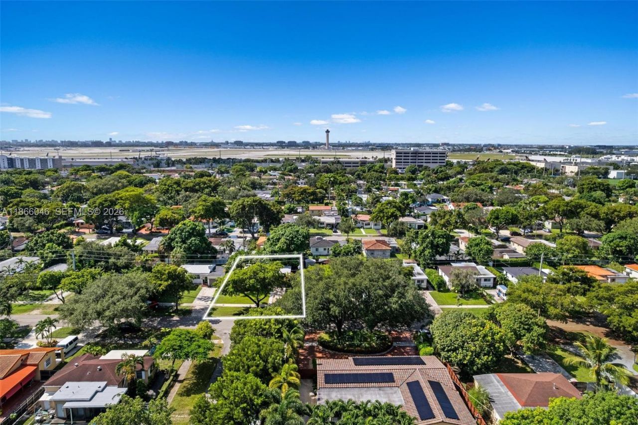 6320 NW 41st St, Virginia Gardens, FL 33166 Photo