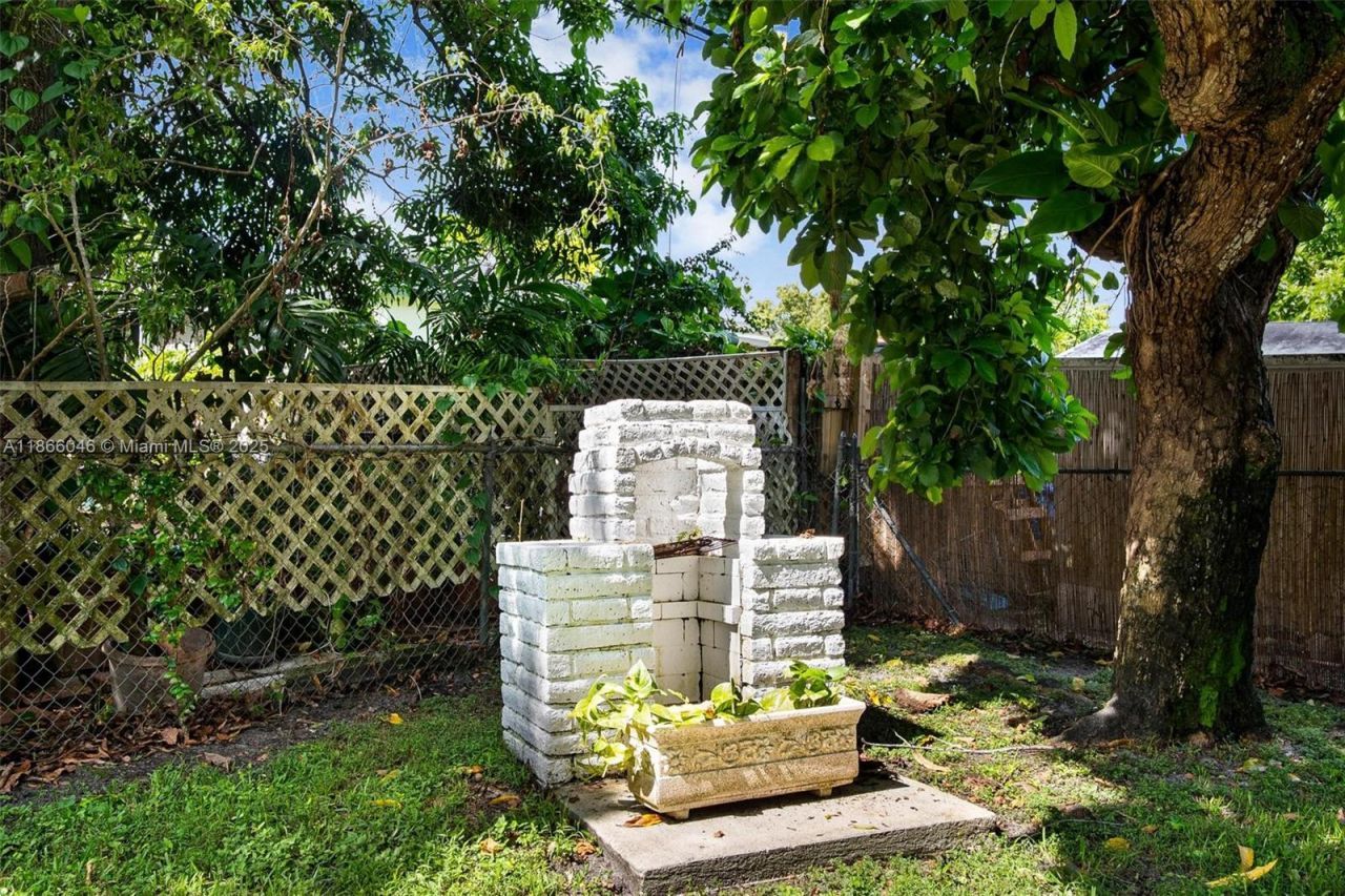 6320 NW 41st St, Virginia Gardens, FL 33166 Photo