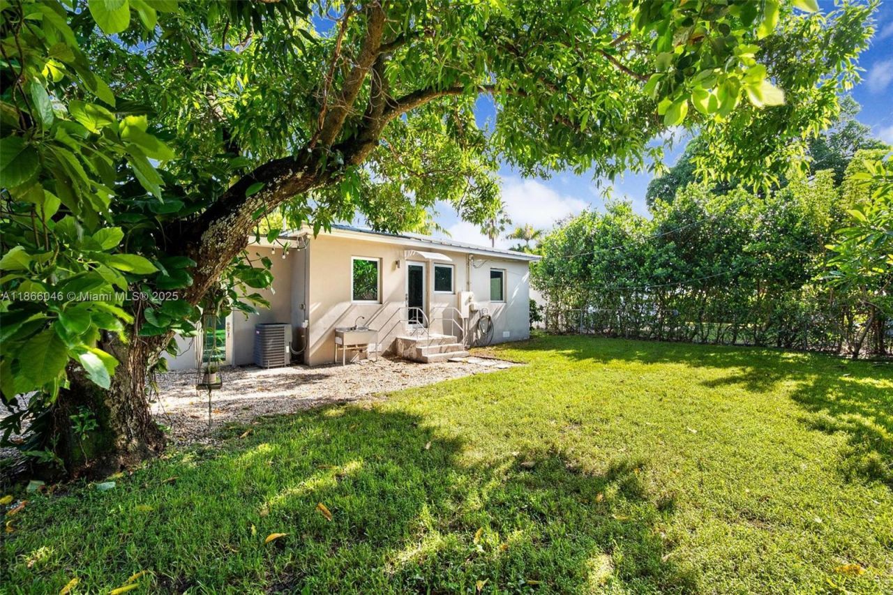 6320 NW 41st St, Virginia Gardens, FL 33166 Photo