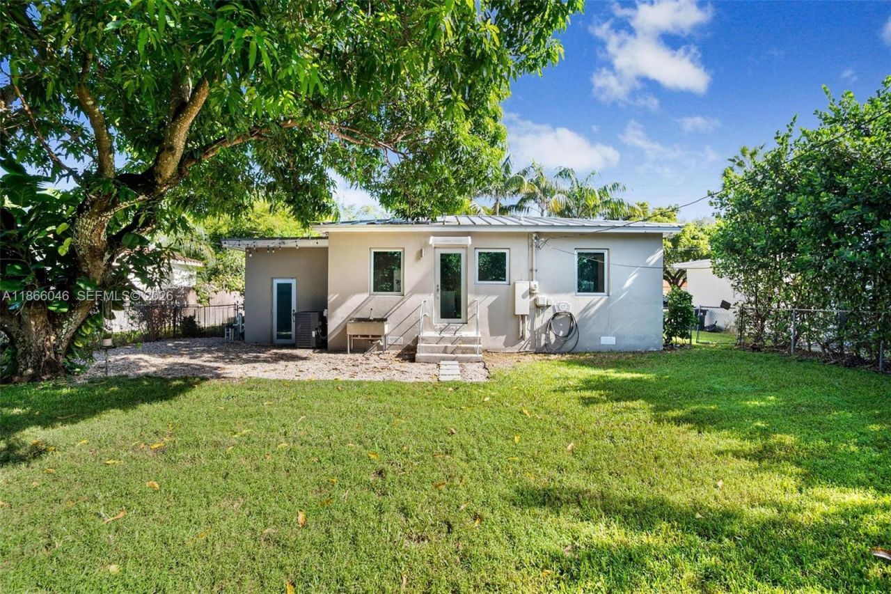 6320 NW 41st St, Virginia Gardens, FL 33166 Photo