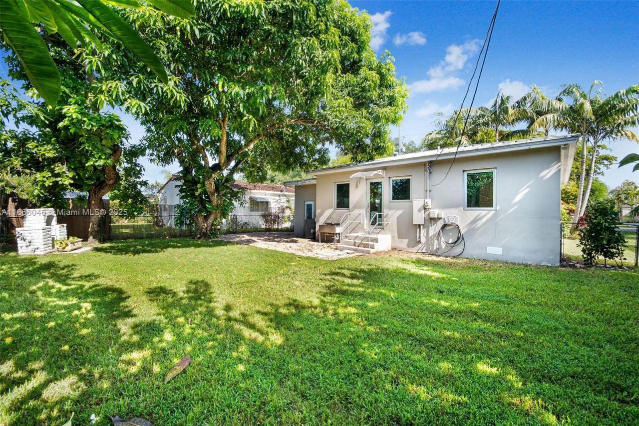 6320 NW 41st St, Virginia Gardens, FL 33166 Photo