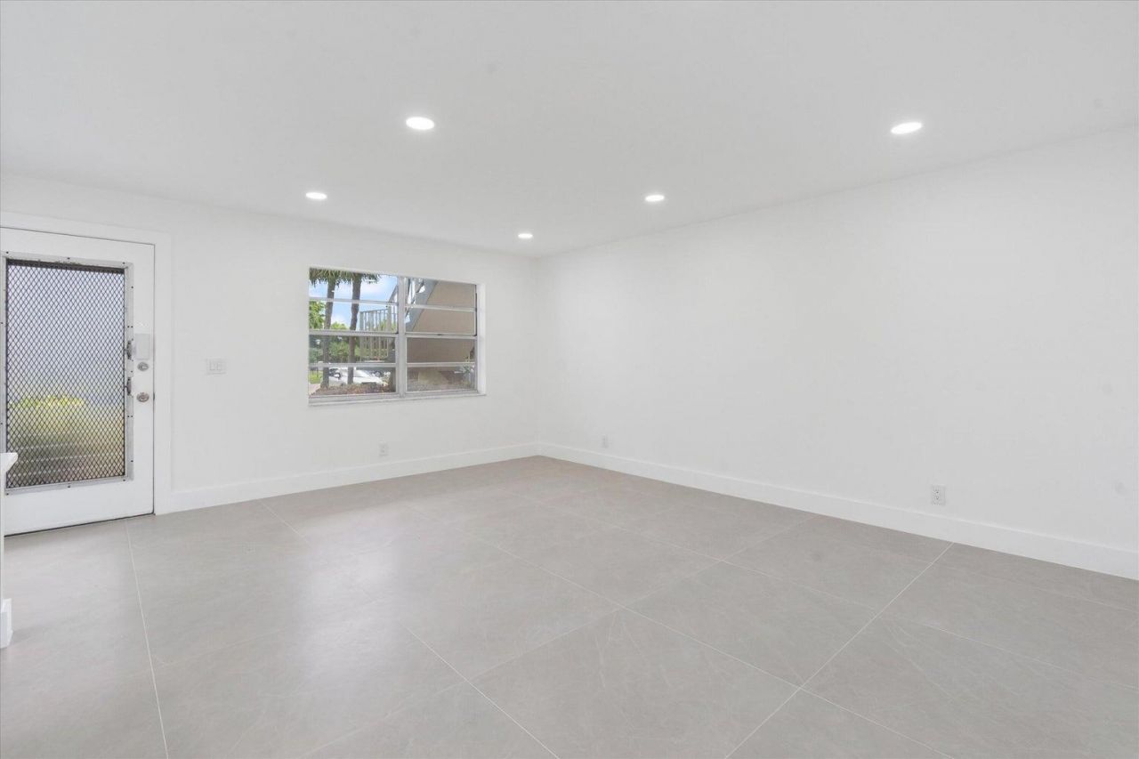 578 Burgundy M, Unit M, Delray Beach, FL 33484 Photo