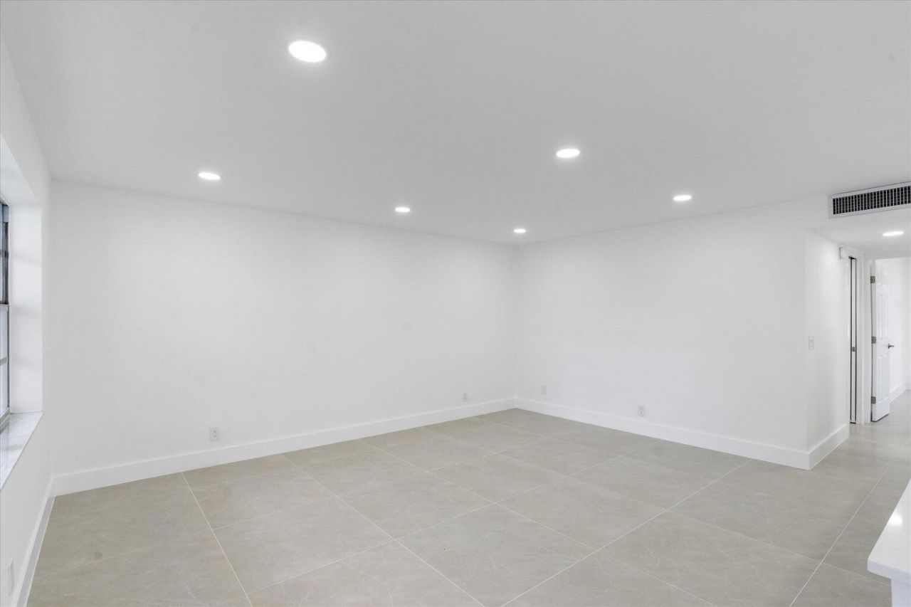 578 Burgundy M, Unit M, Delray Beach, FL 33484 Photo