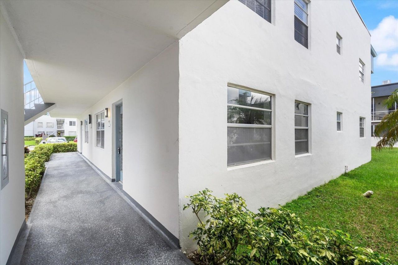 578 Burgundy M, Unit M, Delray Beach, FL 33484 Photo