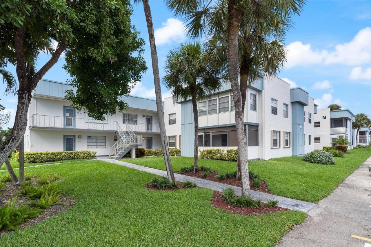 578 Burgundy M, Unit M, Delray Beach, FL 33484 Photo
