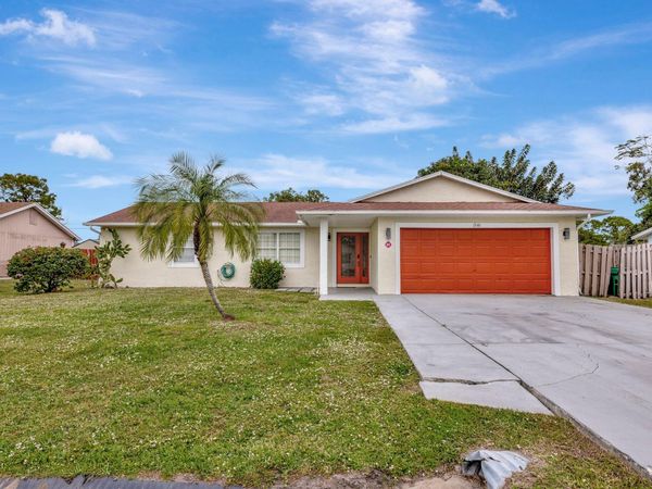 1541 SE Minorca Avenue, Port Saint Lucie, FL 34952
