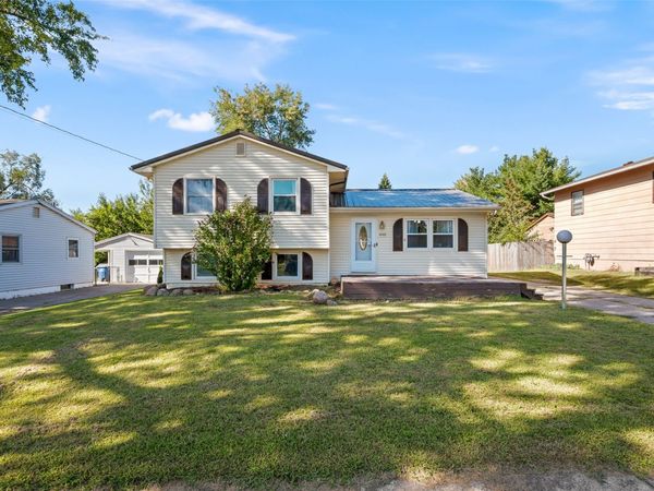 4146 E Madison Avenue, Des Moines, IA 50317