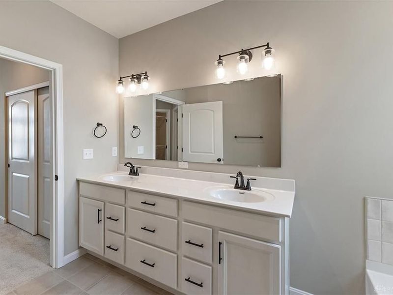 5370 Augusta Drive, Unit 10-201, Turtlecreek Township, OH 45036 Photo 14