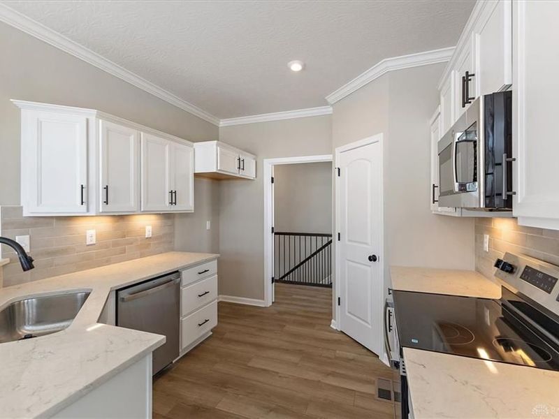 5370 Augusta Drive, Unit 10-201, Turtlecreek Township, OH 45036 Photo 3