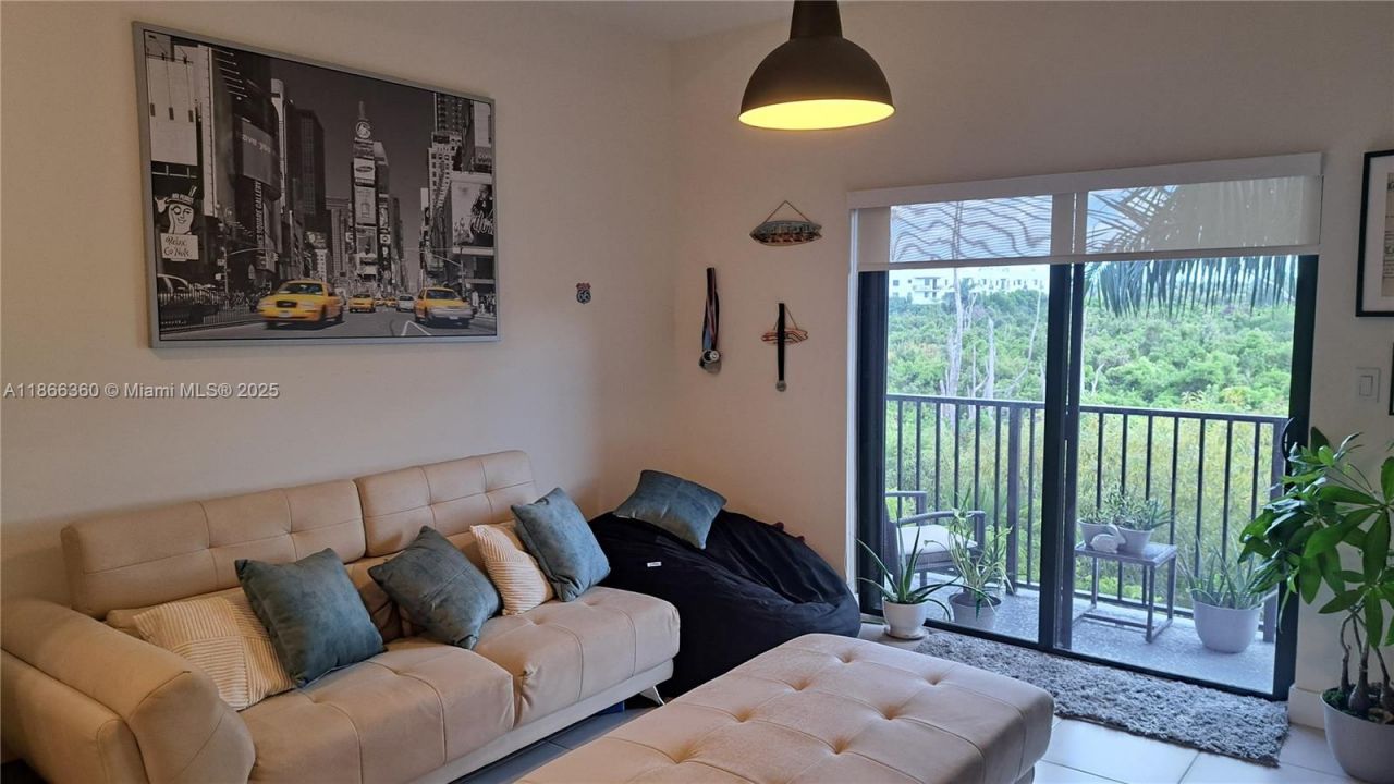 8175 NW 104th Ave, Unit 35, Doral, FL 33178 Photo