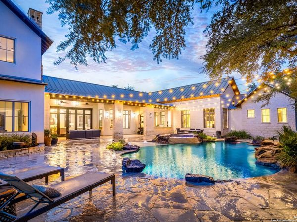 1945 Hoffmann, New Braunfels, TX 78132
