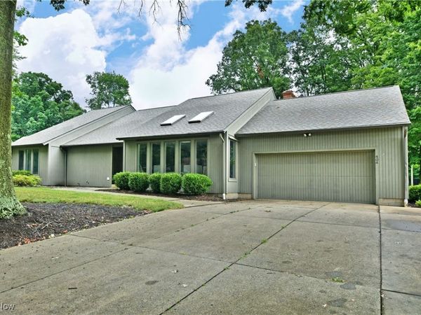 404 Cherry Hill Lane, Cortland, OH 44410