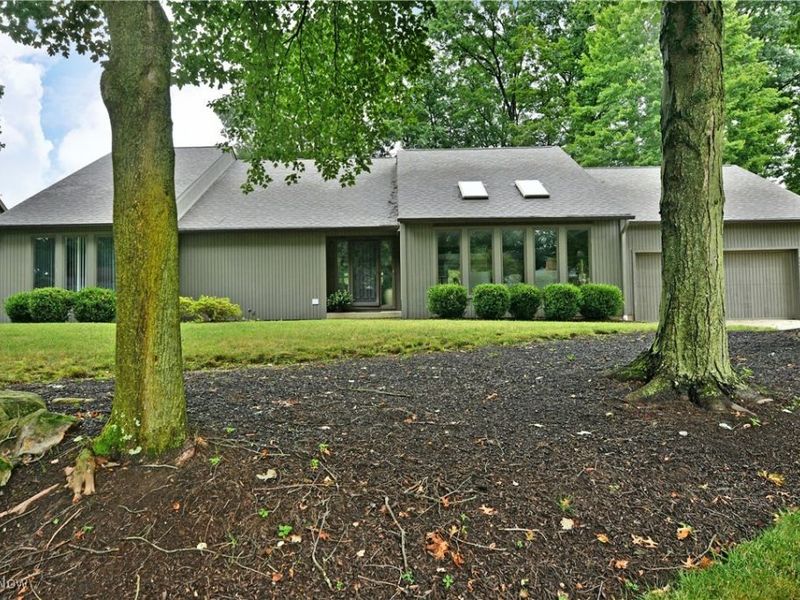 404 Cherry Hill Lane, Cortland, OH 44410 Photo 2