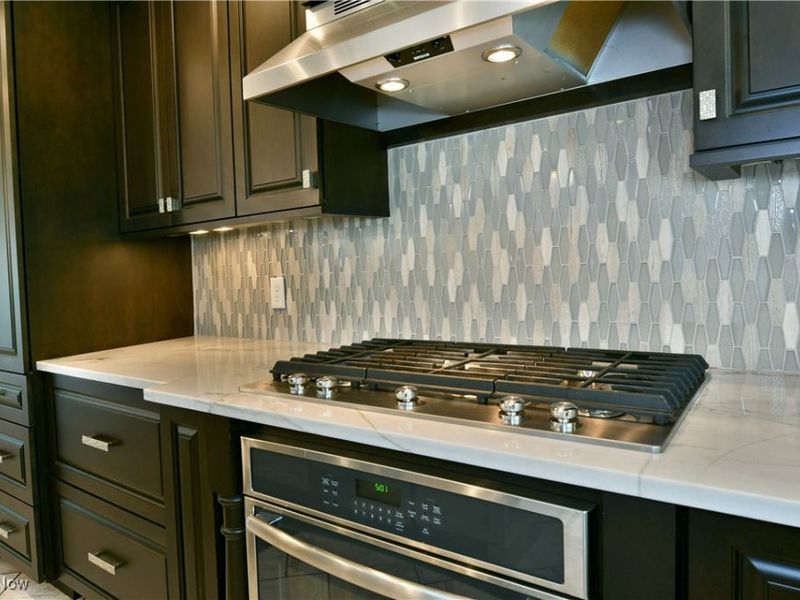 404 Cherry Hill Lane, Cortland, OH 44410 Photo 9