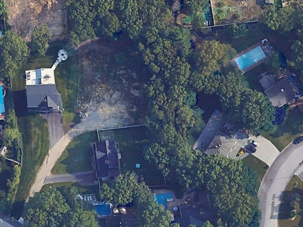 7 Fairfax Drive, Farmingville, NY 11738