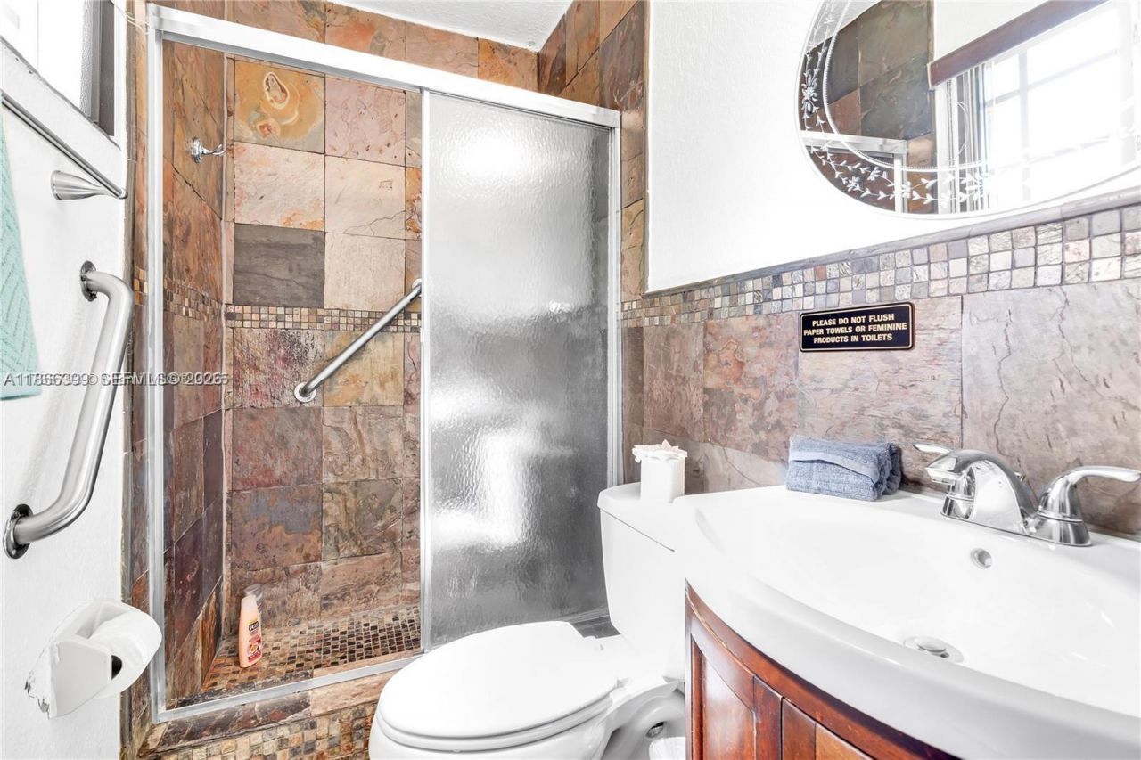 460 NW 88th Ter, El Portal, FL 33150 Photo