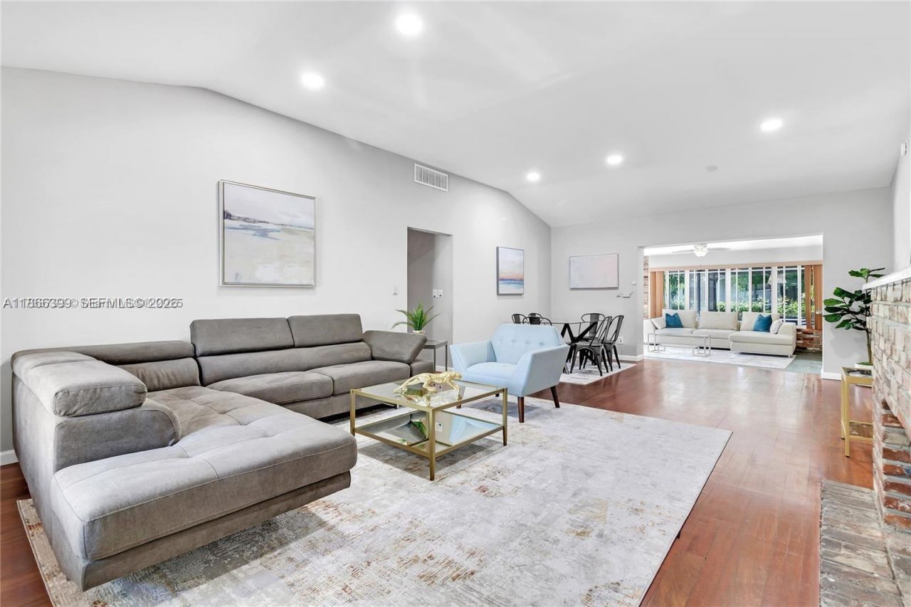 460 NW 88th Ter, El Portal, FL 33150 Photo