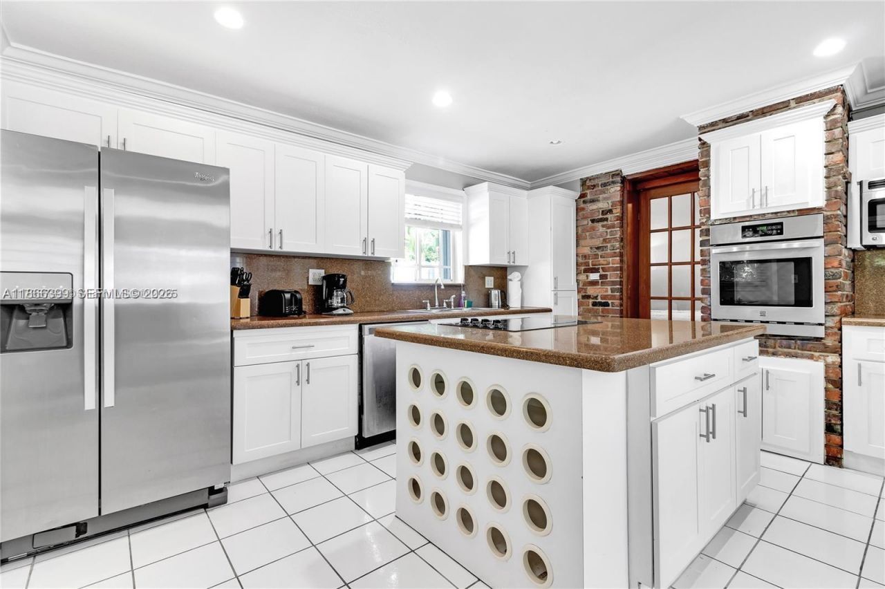 460 NW 88th Ter, El Portal, FL 33150 Photo