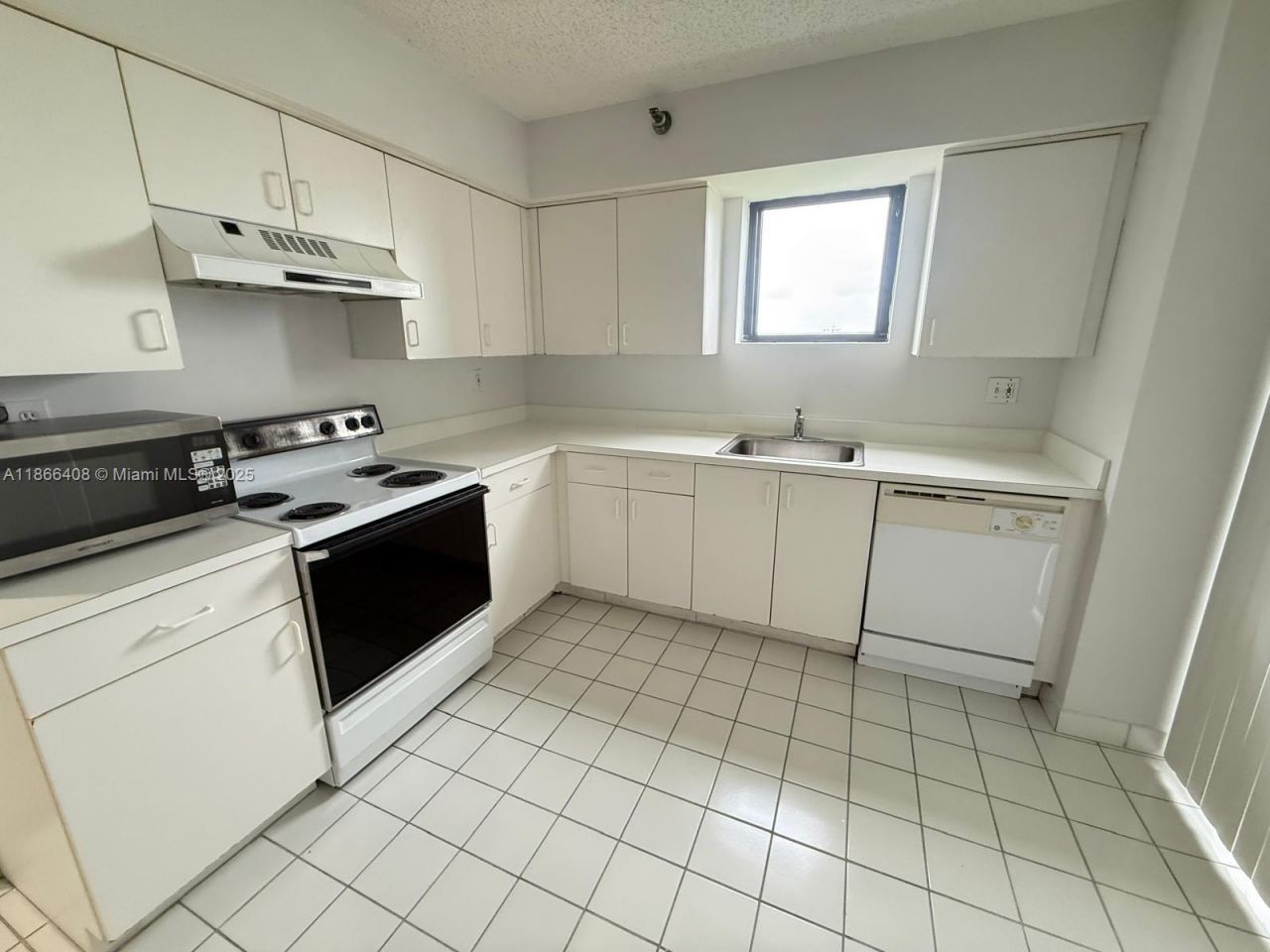 3300 NE 191st St, Unit 1801, Aventura, FL 33180 Photo