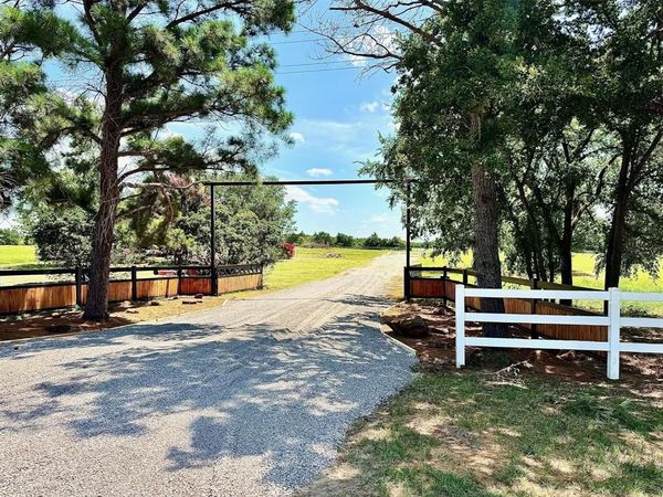 8690 E FM 922, Valley View, TX 76272