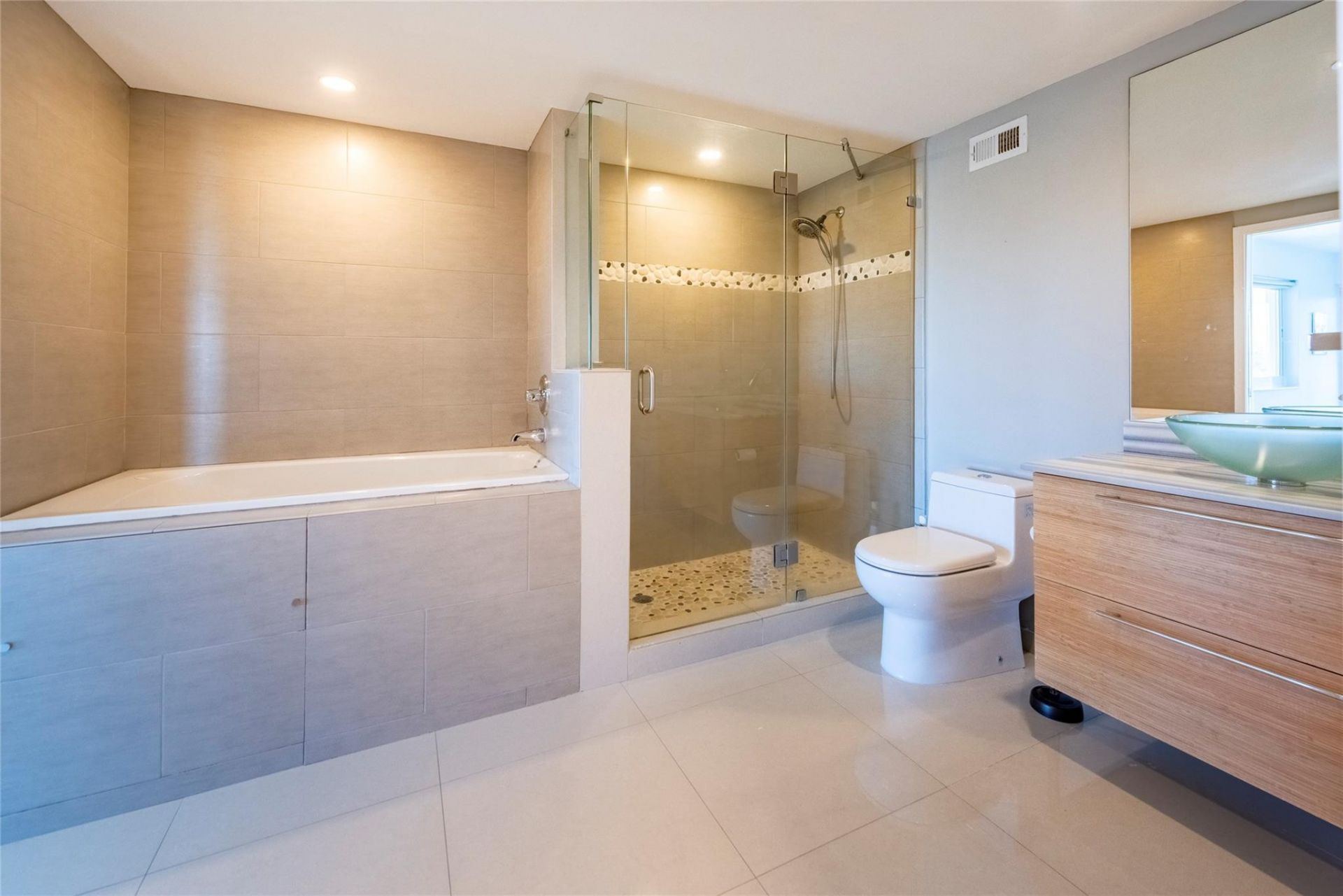 1151 N Fort Lauderdale Beach Boulevard, Unit 4C, Fort Lauderdale, FL 33304 Photo