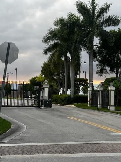 608 NE 33rd Ter, Unit 608, Homestead, FL 33033 Photo