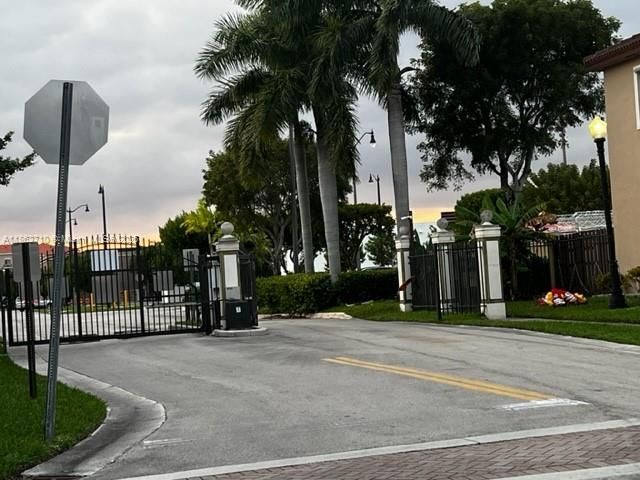 608 NE 33rd Ter, Unit 608, Homestead, FL 33033 Photo