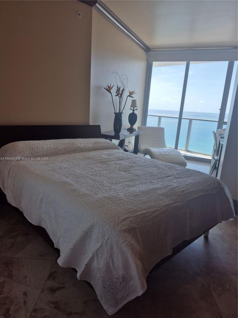 3101 S Ocean Dr, Unit 2707, Hollywood, FL 33019 Photo