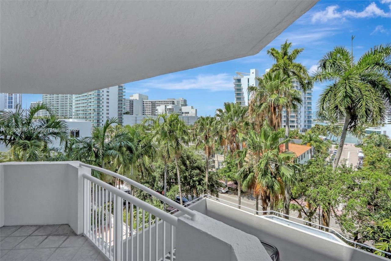 1621 Bay Rd, Unit 506, Miami Beach, FL 33139 Photo