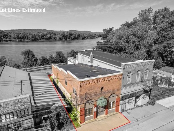 121 S Main STREET, Fountain City, WI 54629