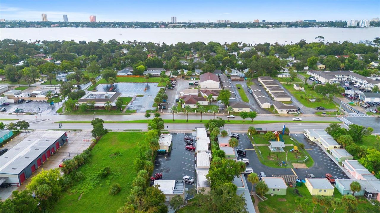 828 Ridgewood Avenue, Daytona Beach, FL 32117 Photo