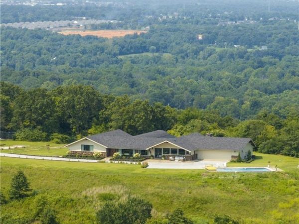 5292 N Graham Road, Springdale, AR 72762